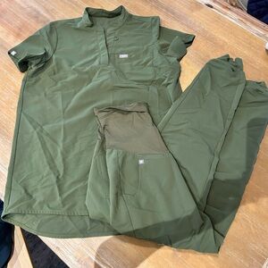 FIGS Maternity Dark Olive Scrub Set XS